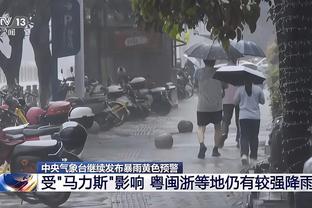 小球迷国家德比前送手环，琼阿梅尼答应国家德比戴上它并遵守诺言